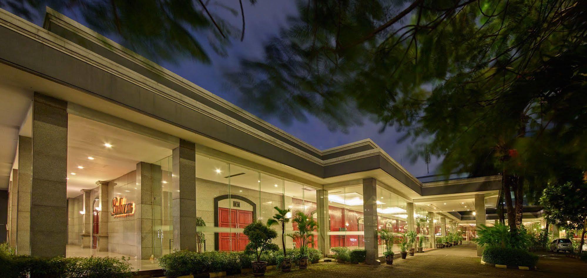 Istana Nelayan Hotel Tangerang Exterior foto