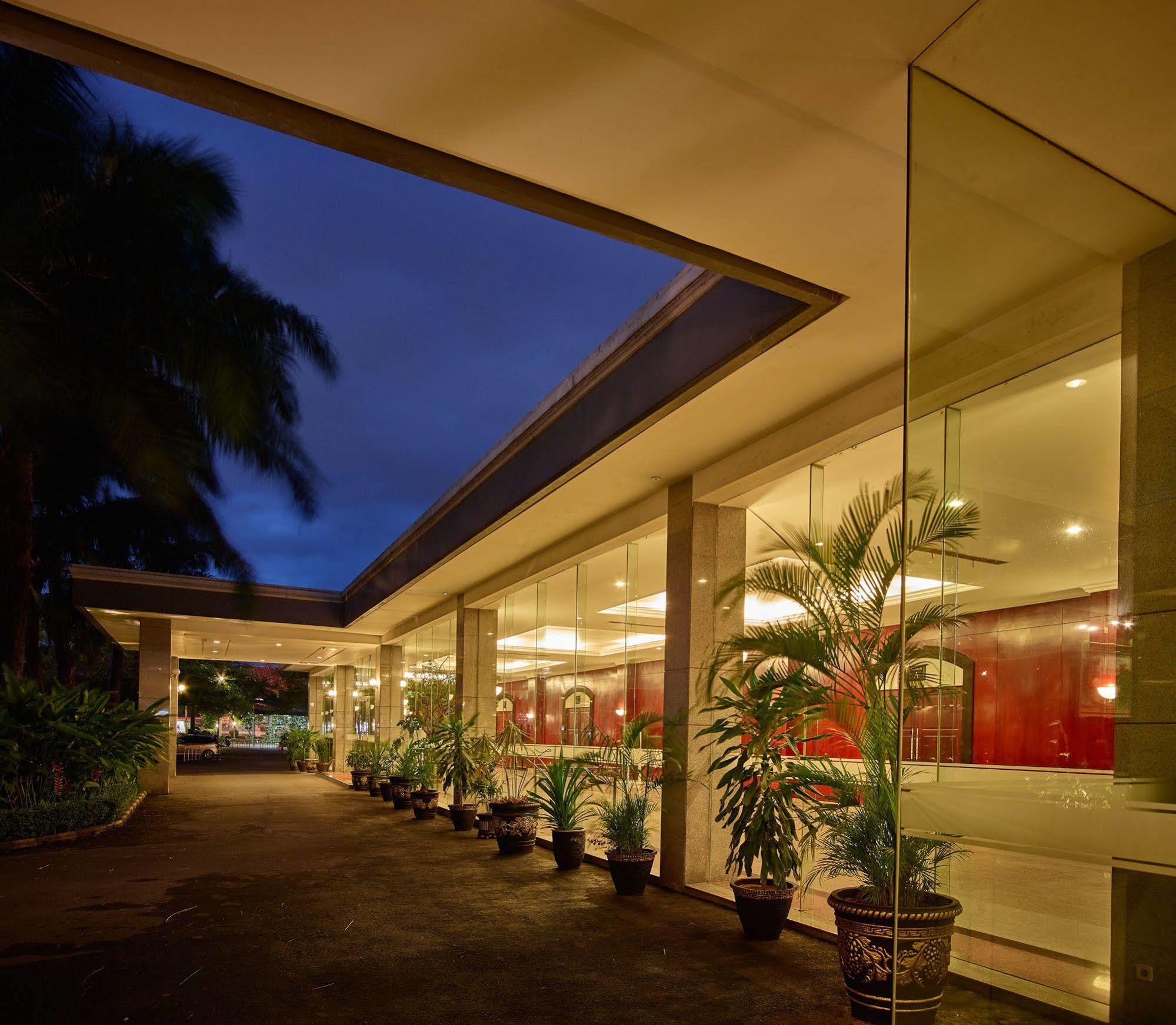 Istana Nelayan Hotel Tangerang Exterior foto