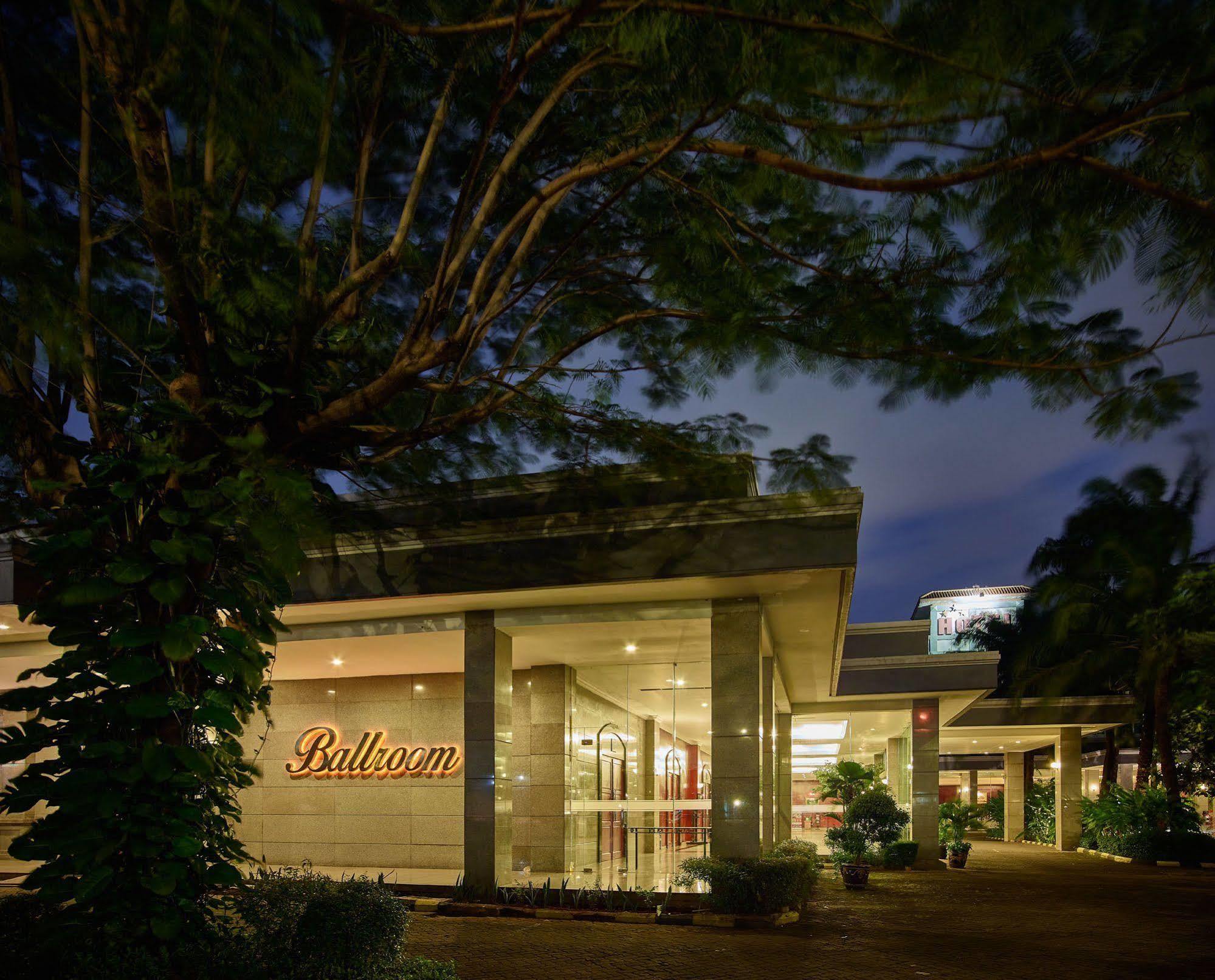 Istana Nelayan Hotel Tangerang Exterior foto