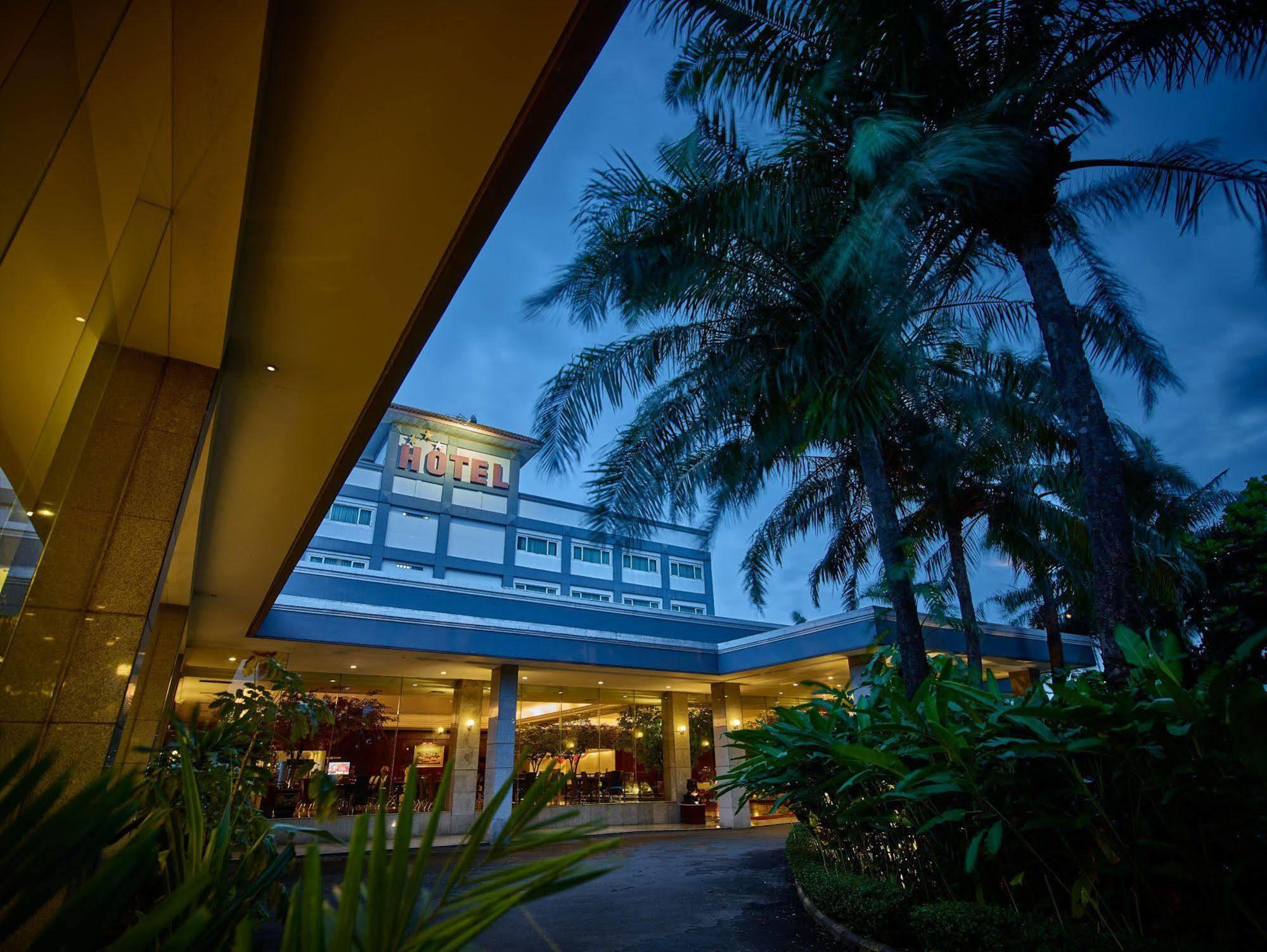 Istana Nelayan Hotel Tangerang Exterior foto