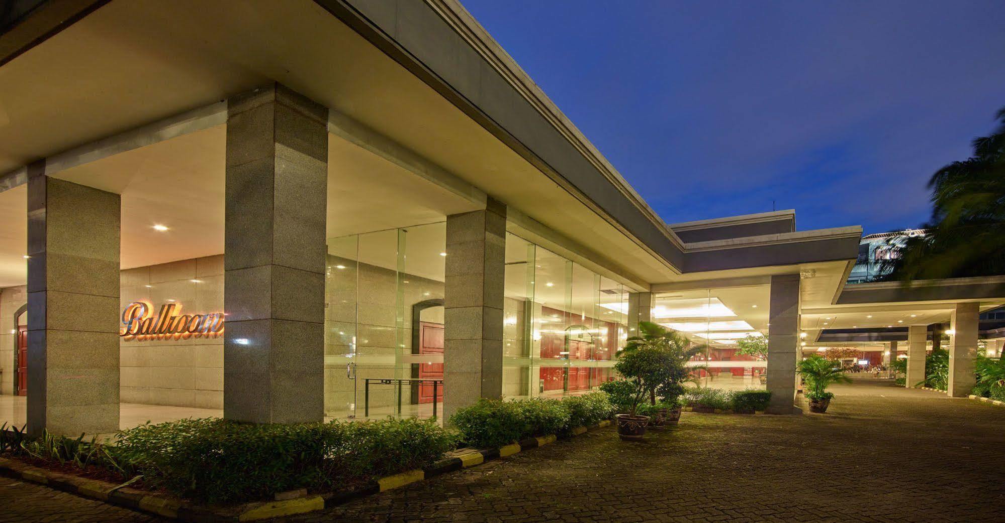 Istana Nelayan Hotel Tangerang Exterior foto