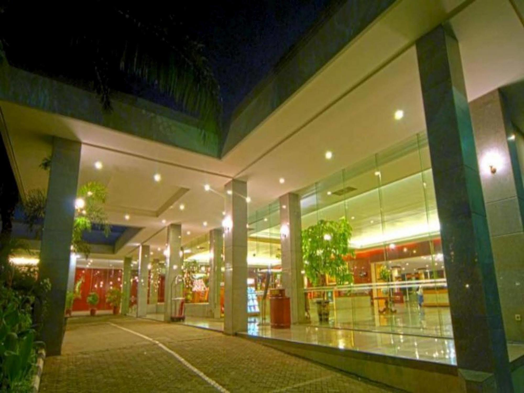 Istana Nelayan Hotel Tangerang Exterior foto